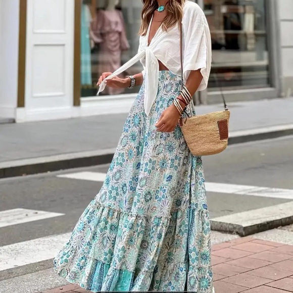 Boutique Bohemian Floral Print Tiered Maxi Skirt - Picture 2 of 4